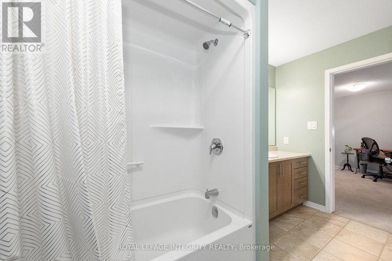 29430898/528-rouncey-road/emerald-meadowstrailwest/ottawa/ontario/K2V0E2_33