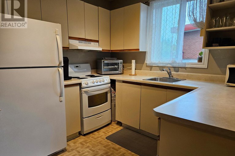 28898191/5-522-riverdale-avenue-n/old-ottawa-south/ottawa/ontario/K1S1S5_11