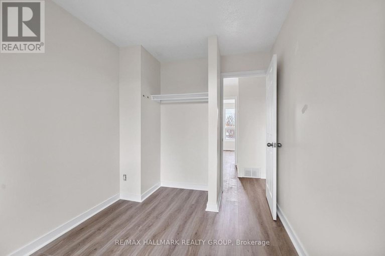 28559937/48-1955-greenway-parkway/blackburn-hamlet-south/ottawa/ontario/K1B5A9_25
