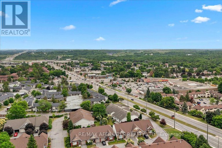 28528939/1244-foxborough-private-e/beaconwood/ottawa/ontario/K1J1E2_39
