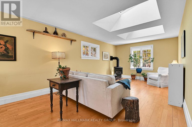 29437616/9-rock-avenue/lindenlea/ottawa/ontario/K1M1A5_18