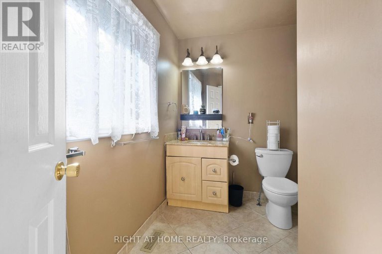28221078/6104-vineyard-drive/convent-glen/ottawa/ontario/K1C2K2_37