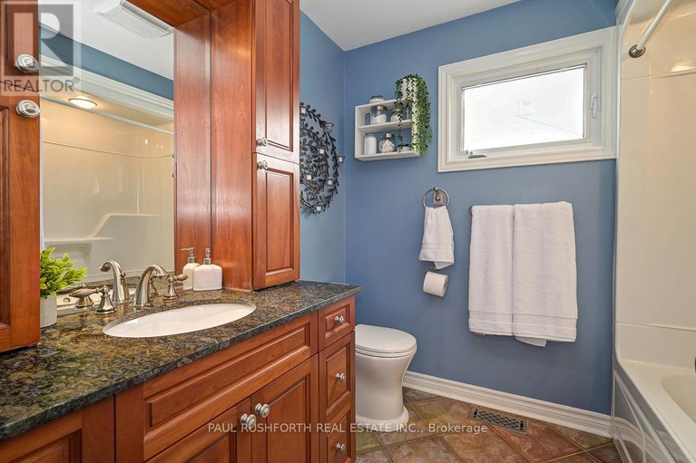 28613589/6156-vineyard-drive/convent-glen/ottawa/ontario/K1C2N6_21