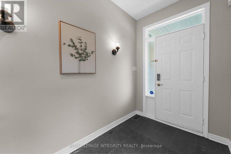 28586638/4463-shoreline-drive/riverside-southgloucester-glen/ottawa/ontario/K1V1R7_4