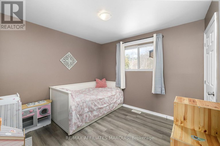 29438103/156-duncan-street/drummondnorth-elmsley-north-elmsley-twp/drummondnorth-elmsley/ontario/K7A4S4_21