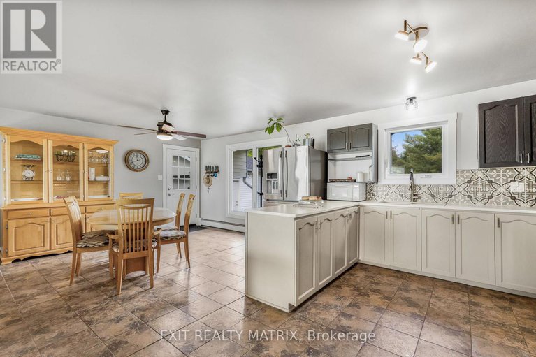28913280/1895-clark-road/clarencerockland-twp/clarence-rockland/ontario/K4K1K7_8