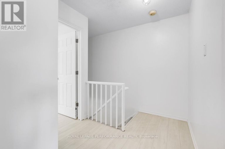 28601739/1416-caravel-crescent/bilberry-creekqueenswood-heights/ottawa/ontario/K1E3X4_18