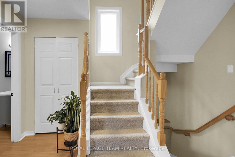 28518237/102-longshire-circle/longfields/ottawa/ontario/K2J4K8_21