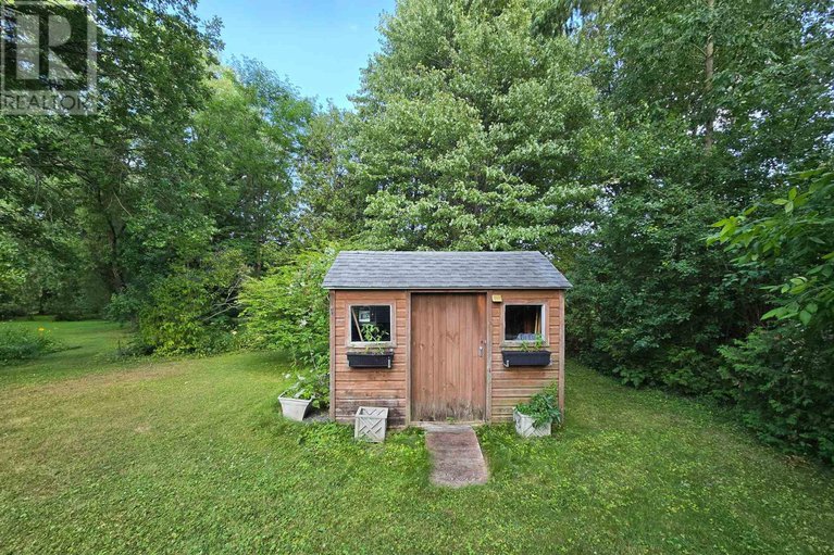 28656808/6481-rideau-valley-drive-n/manotick-south-to-roger-stevens/ottawa/ontario/K4M1B3_40