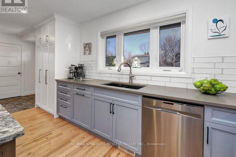 28386152/23-tunis-avenue/carlington/ottawa/ontario/K1Z7R6_17