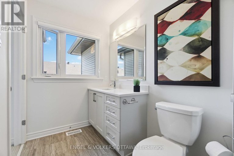 28568495/640-cordelette-circle/mer-bleuebradley-estatesanderson-park/ottawa/ontario/K1W0P2_24