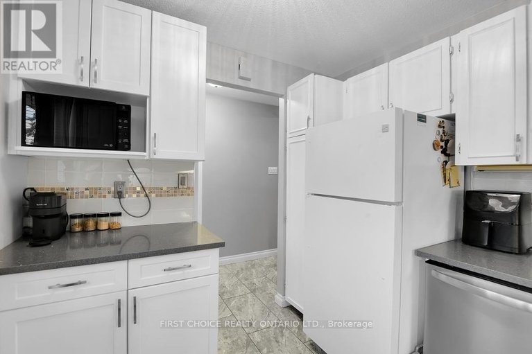 29056396/1771c-lamoureux-drive/queenswood-heights-south/ottawa/ontario/K1E2N5_15