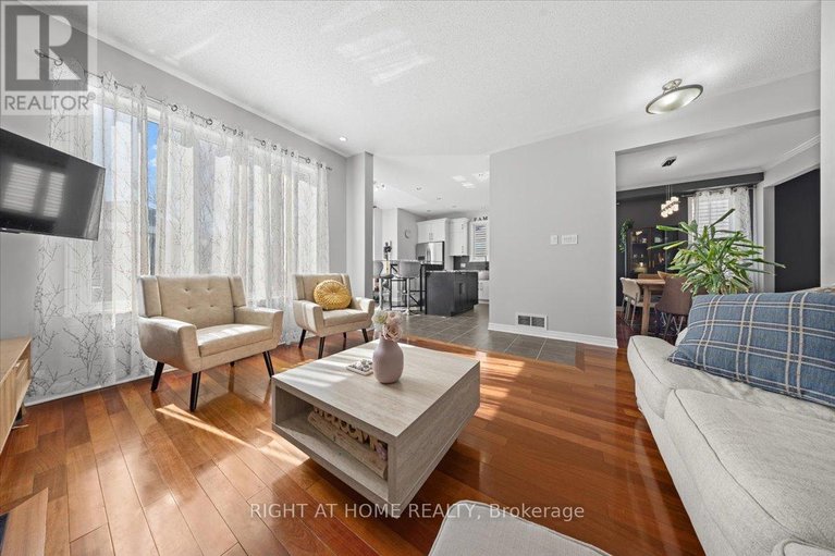 29532470/850-feather-moss-way/riverside-southgloucester-glen/ottawa/ontario/K1V1X2_17