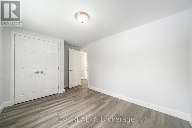 29103619/35-lazy-nol-court/fringewood/ottawa/ontario/K2S1T5_19