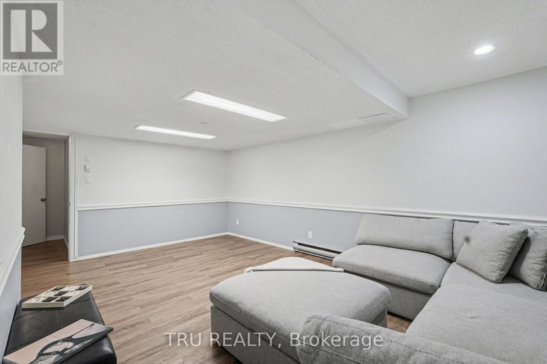 29425868/463f-moodie-drive/arbeatha-park/ottawa/ontario/K2H8T7_17