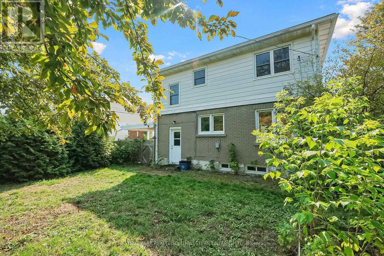 28850275/809-smyth-road-n/elmvale-acres/ottawa/ontario/K1G1P2_31