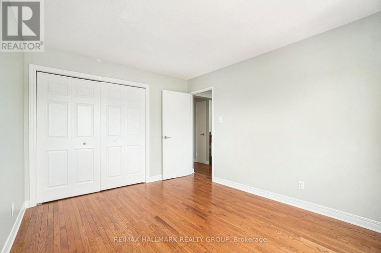 28410250/54-corley-private/heron-gateindustrial-park/ottawa/ontario/K1V8T7_22
