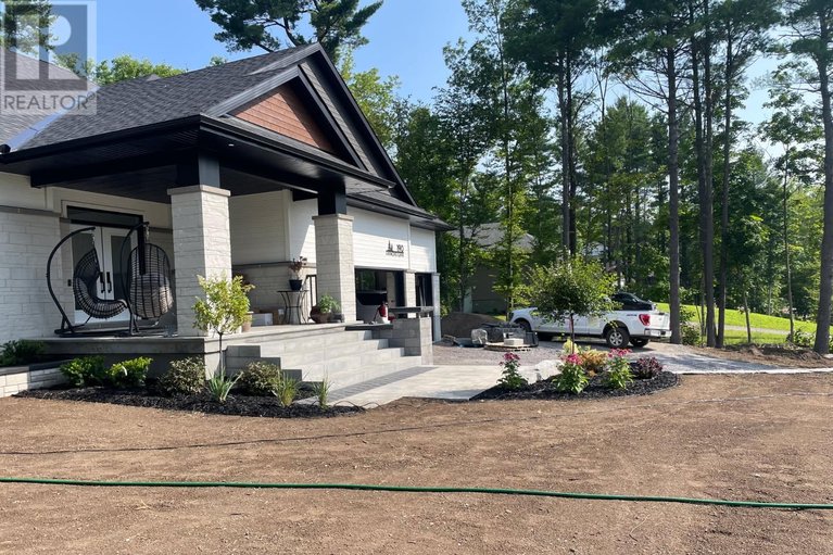 29447129/190-raymond-luhta-crescent/mcnabbraeside-twps/mcnabbraeside/ontario/K7S3G8_98