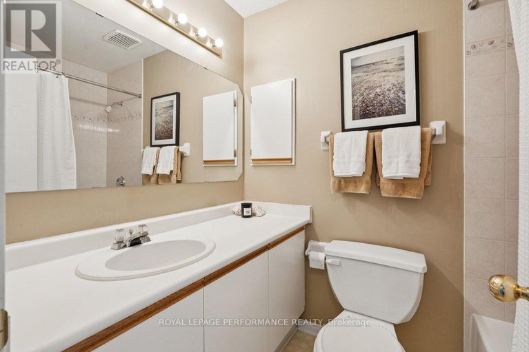 28591914/1869-hennessy-crescent/fallingbrookgardenway-south/ottawa/ontario/K4A3X8_33