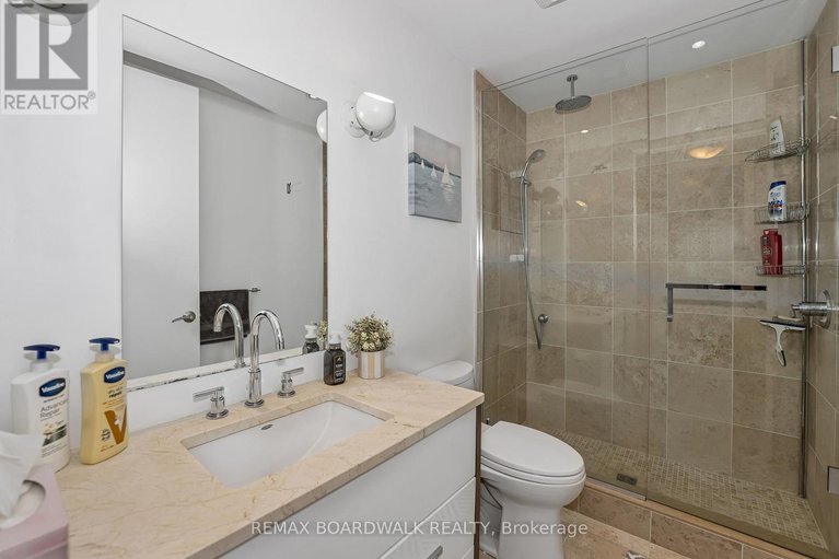 29214226/1807-111-champagne-avenue-s/west-centre-town/ottawa/ontario/K1S5V3_30