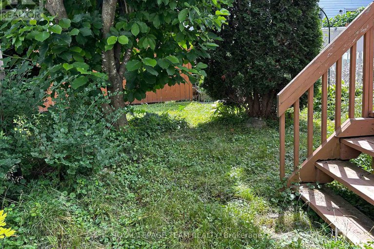 28666132/15-santa-cruz-private/riverview-park/ottawa/ontario/K1G6M5_30