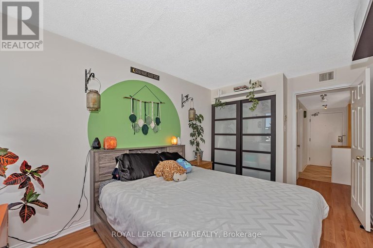 28418448/307-202-hinchey-avenue/mechanicsville/ottawa/ontario/K1Y1L7_17