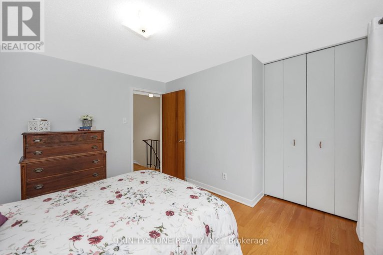 28500513/7-pulford-crescent/bayshore/ottawa/ontario/K2B6L6_30