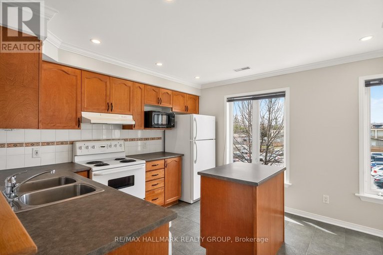 29659559/142-gatestone-private/beacon-hill-south/ottawa/ontario/K1J1K5_15