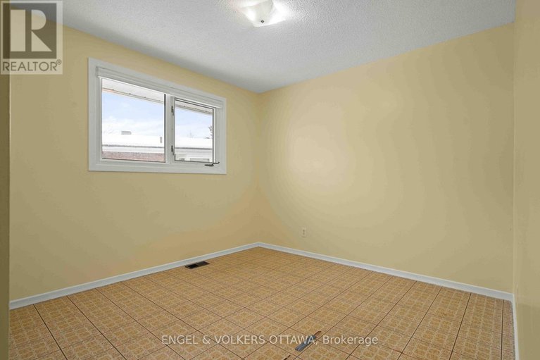 29096977/1957-sharel-drive/urbandale-acres/ottawa/ontario/K1H6W3_29