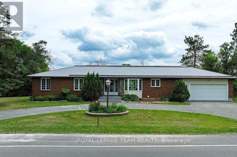 29224787/517-donald-b-munro-drive/carp/ottawa/ontario/K0A1L0_1