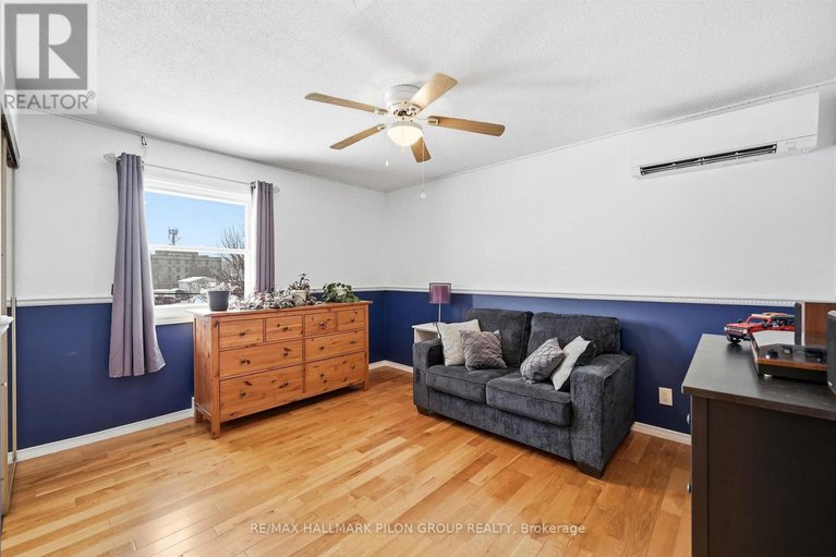 29408731/1326-dussere-street/convent-glen-south/ottawa/ontario/K1C1P4_19