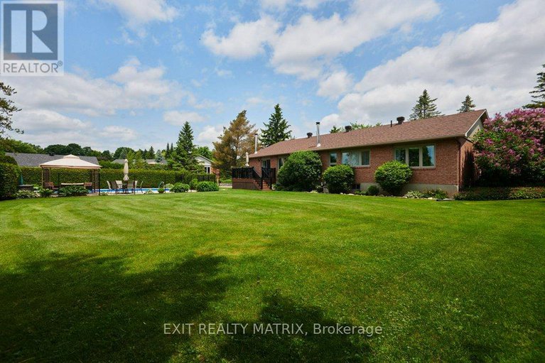 28473522/842-apple-lane/cumberland-ridge/ottawa/ontario/K4C1C1_31