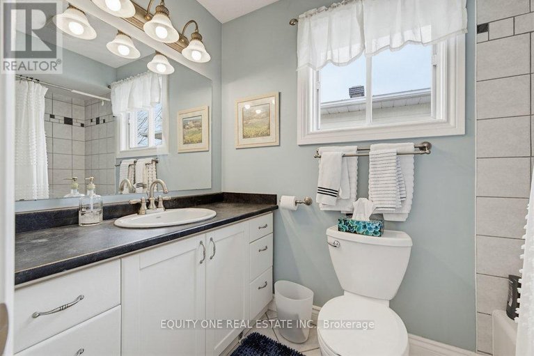 29571543/706-levac-drive/fallingbrookpineridge/ottawa/ontario/K4A2R1_24