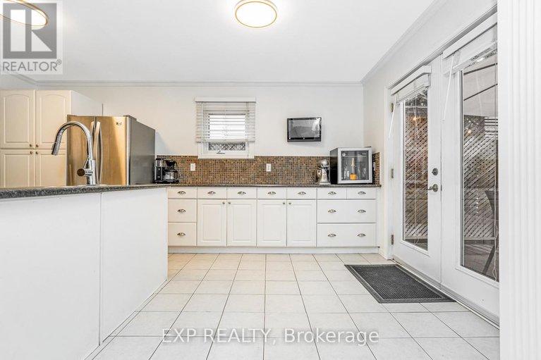 28595506/18-hawley-crescent/bridlewood/ottawa/ontario/K2M1T3_7