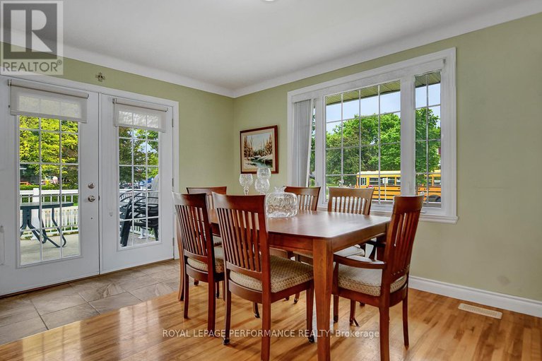 28439854/583-donald-street/overbrookcastle-heights/ottawa/ontario/K1K1L5_12