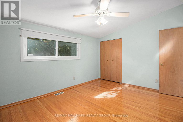 28884144/1938-featherston-drive/urbandale-acres/ottawa/ontario/K1H6P8_12