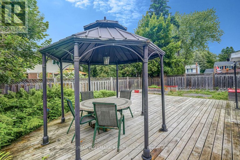 28499292/2149-hubbard-crescent/beacon-hill-north/ottawa/ontario/K1J6L3_38