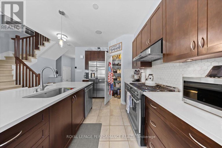 28743482/416-rochefort-circle/avalon-west/ottawa/ontario/K4A0M8_8