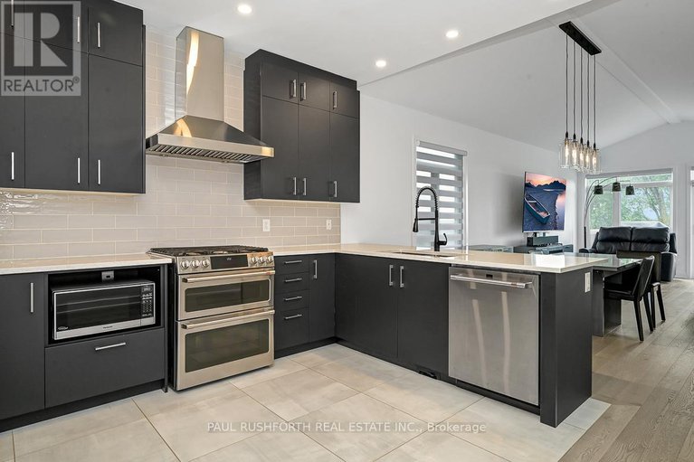 28592646/568-knotridge-street/mer-bleuebradley-estatesanderson-park/ottawa/ontario/K1W0M2_13