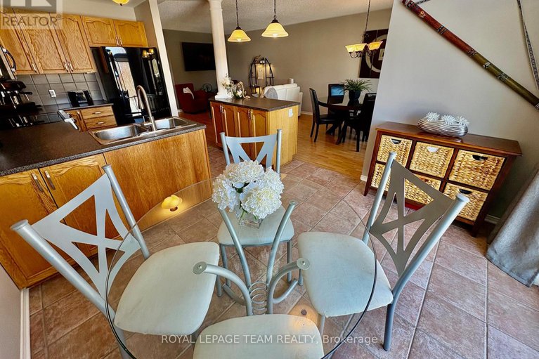 29421780/6302-sablewood-place/chapel-hill/ottawa/ontario/K1C7M6_19