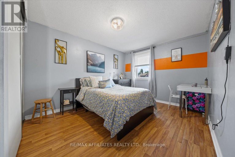 28458196/300-sylvie-terrace/bilberry-creekqueenswood-heights/ottawa/ontario/K1E3M2_19