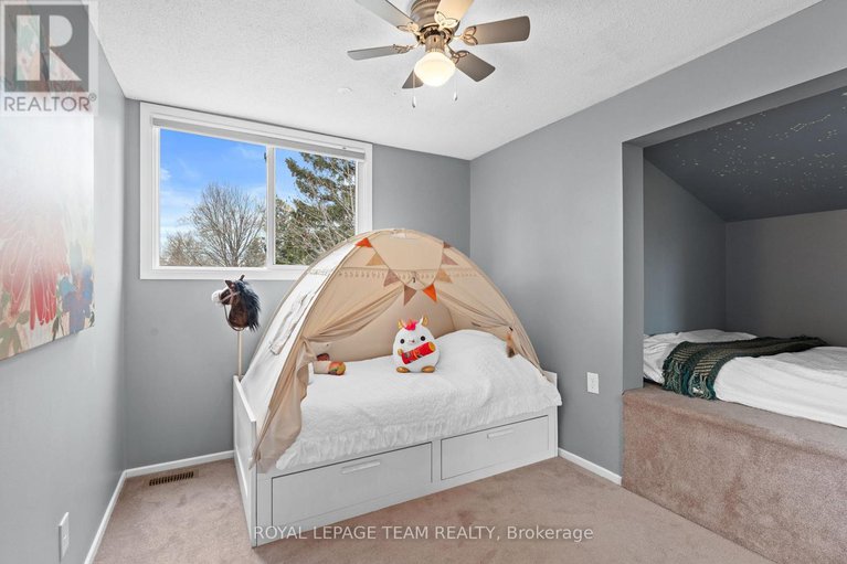 29124358/92-burnetts-grove-circle/pheasant-run/ottawa/ontario/K2J1N7_31