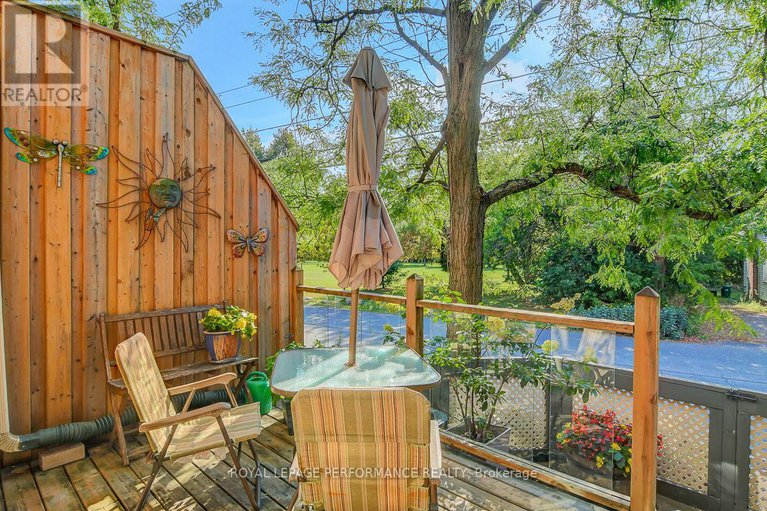 28841567/3-2-columbus-avenue/overbrook/ottawa/ontario/K1K1R3_21