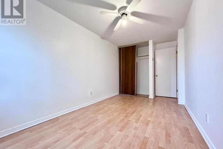 29032886/2064-eric-crescent/pineview/ottawa/ontario/K1B4P4_29