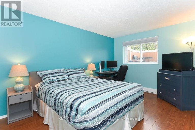 29651782/87a-758-st-andre-drive-n/hiawatha-parkconvent-glen/ottawa/ontario/K1C4S6_12