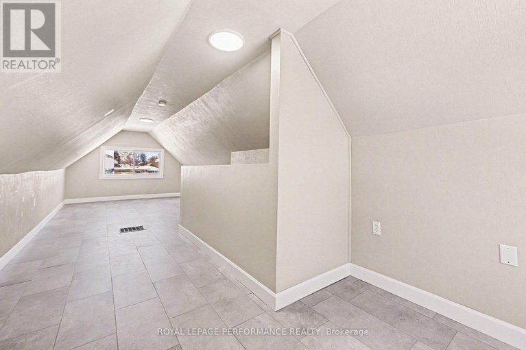 29388559/975-sheridan-avenue/carlington/ottawa/ontario/K1Z6M4_14