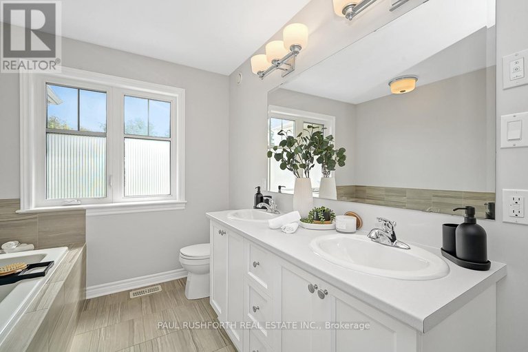 28813424/334-wood-acres-grove/blossom-parkkemp-parkfindlay-creek/ottawa/ontario/K1T0M6_16