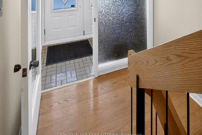 29323423/34-wallford-way/city-viewskylinefisher-heightsparkwood-hills/ottawa/ontario/K2E6B6_5