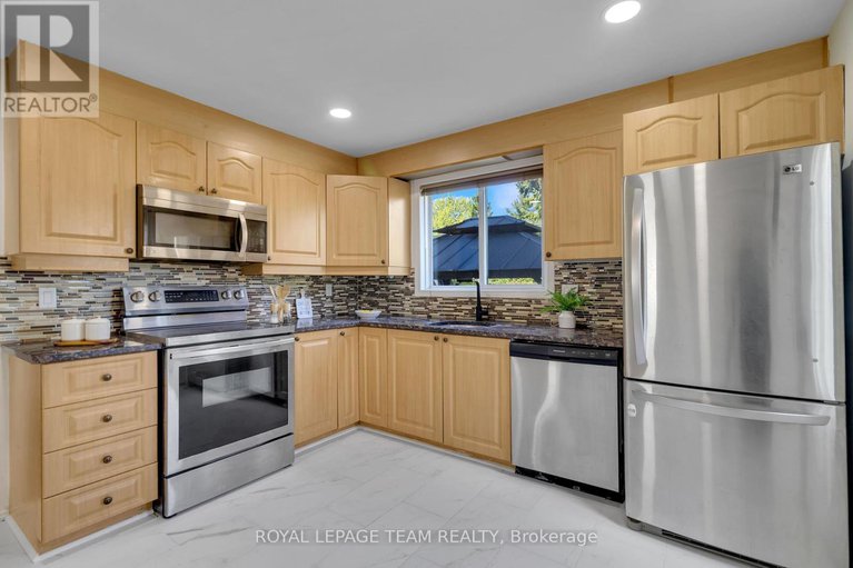 28858283/2-brookhaven-court/leslie-park/ottawa/ontario/K2H9E3_14