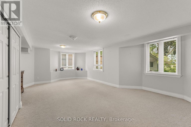 28419528/49-caribou-avenue/stittsville-south/ottawa/ontario/K2S1X3_34